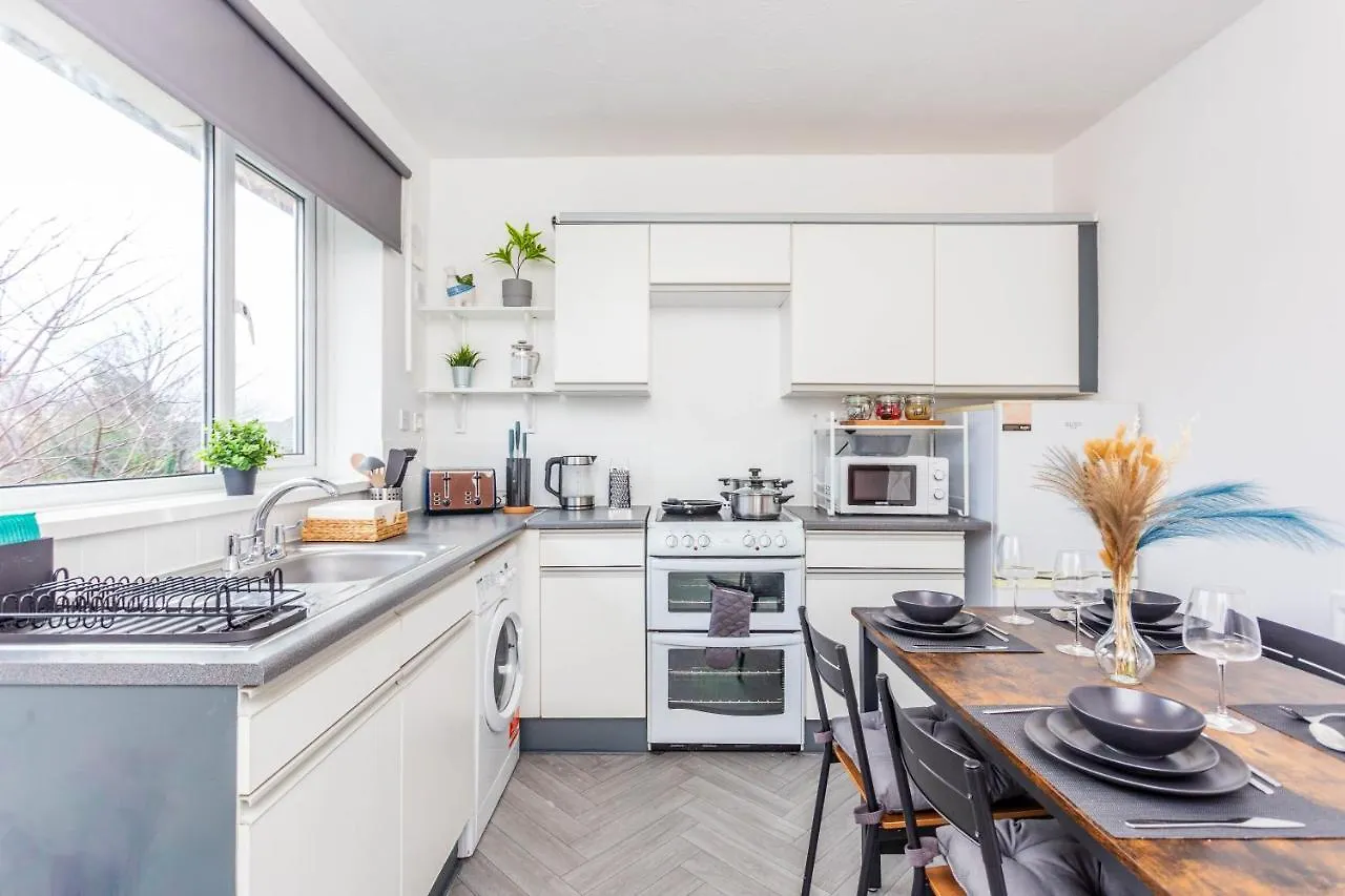 New Large 2 Bed Entire Apartment Near Newcastle Upon Tyne With Free Parking 0*,