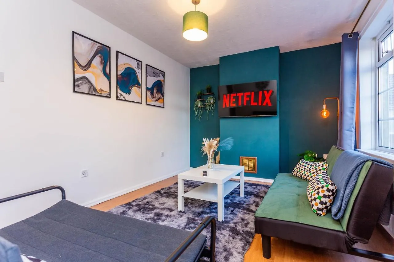 New Large 2 Bed Entire Apartment Near Newcastle Upon Tyne With Free Parking