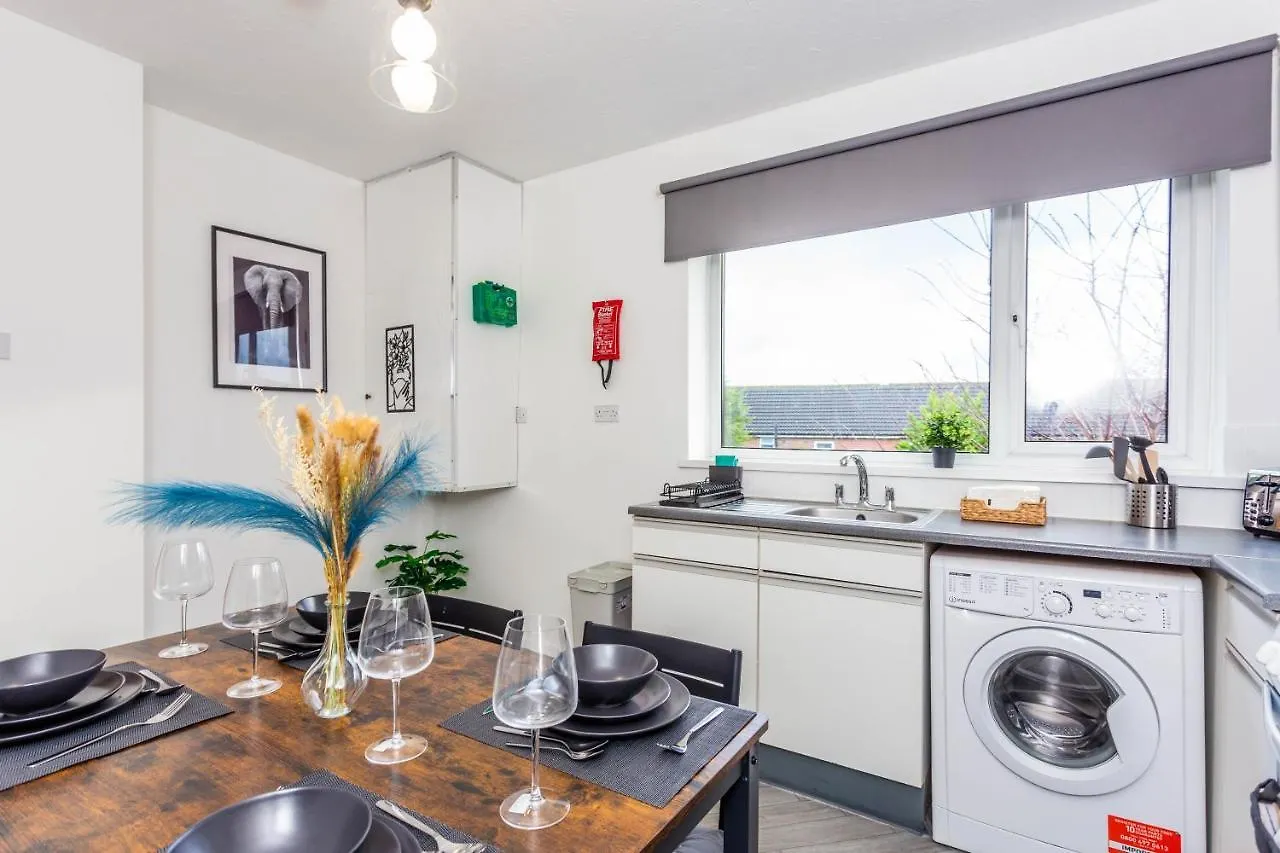 New Large 2 Bed Entire Apartment Near Newcastle Upon Tyne With Free Parking