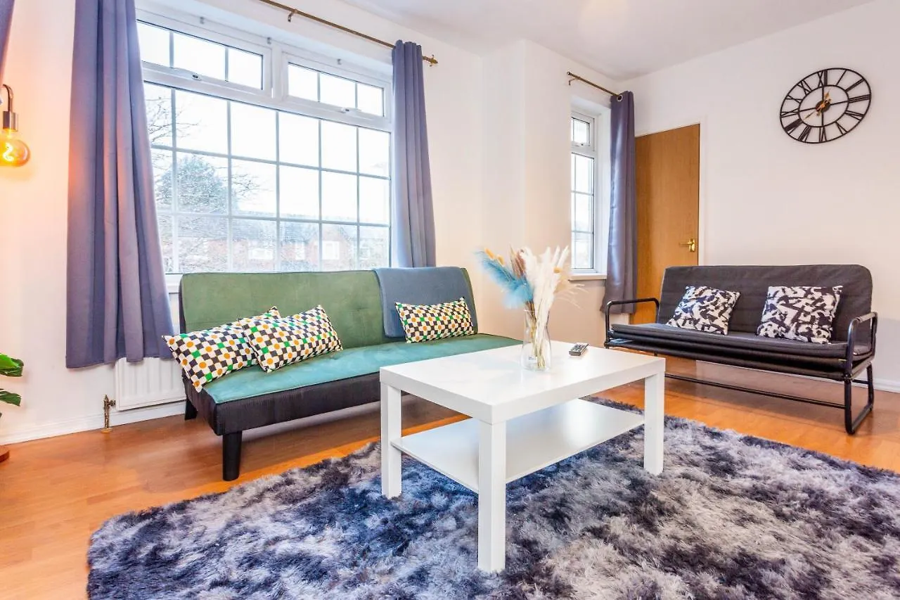 New Large 2 Bed Entire Apartment Near Newcastle Upon Tyne With Free Parking