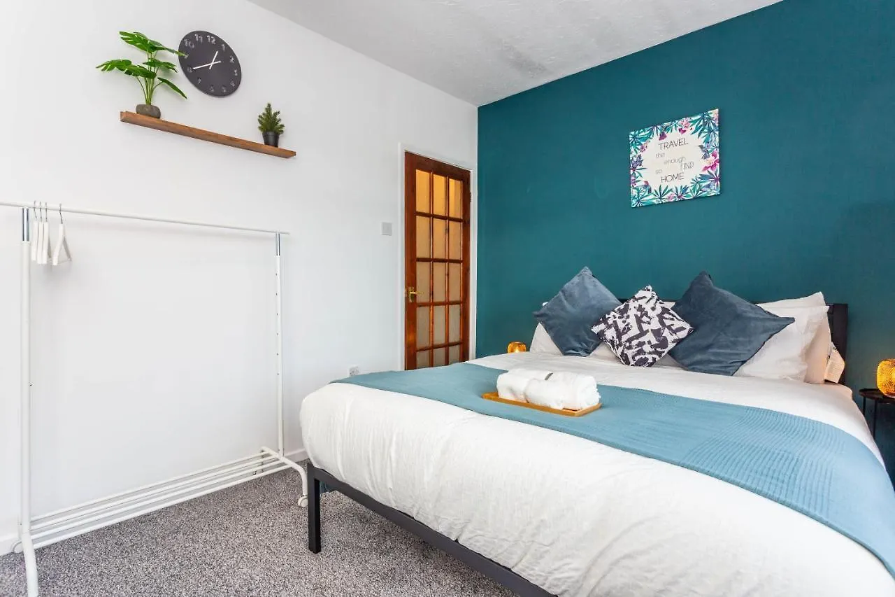 New Large 2 Bed Entire Apartment Near Newcastle Upon Tyne With Free Parking