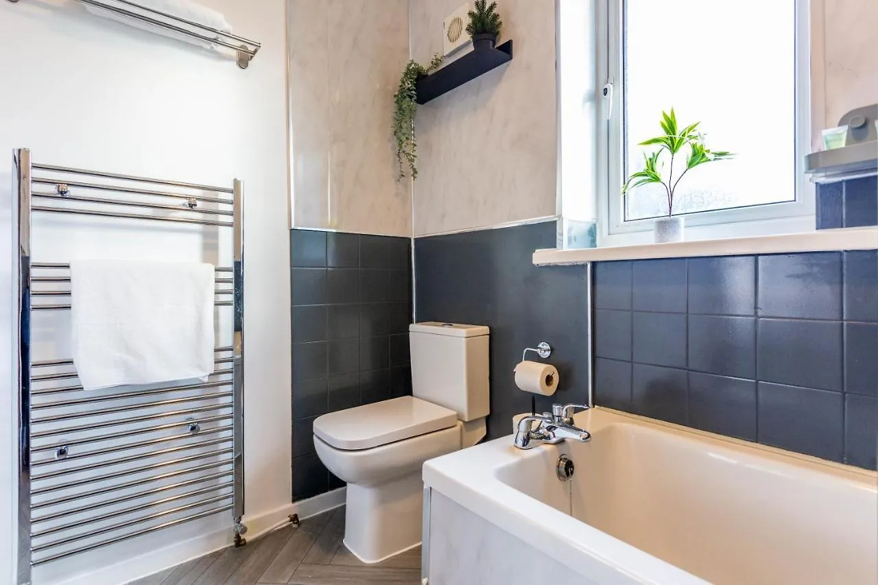 New Large 2 Bed Entire Apartment Near Newcastle Upon Tyne With Free Parking