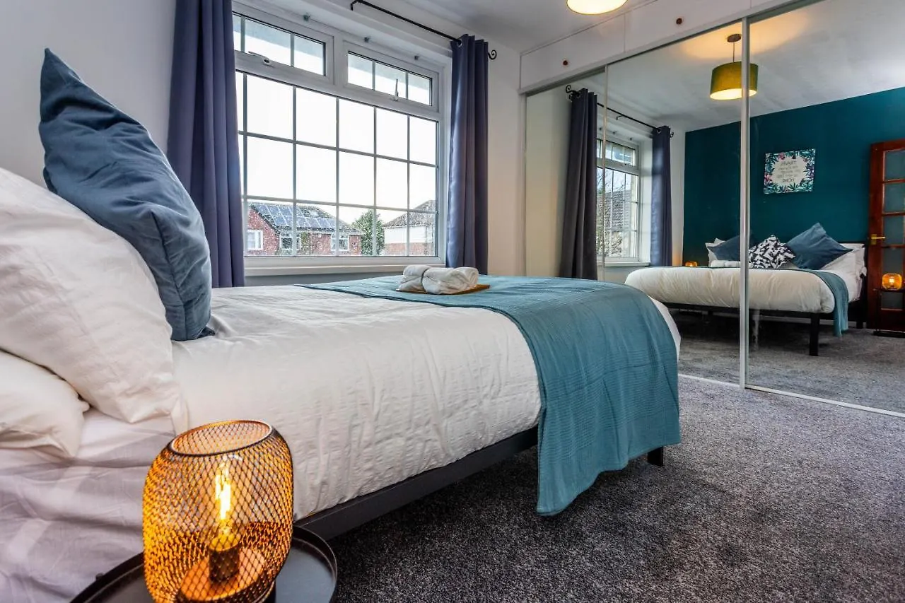 New Large 2 Bed Entire Apartment Near Newcastle Upon Tyne With Free Parking